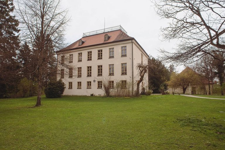Schloss Fußberg: A Baroque Country Residence in Gauting, Germany