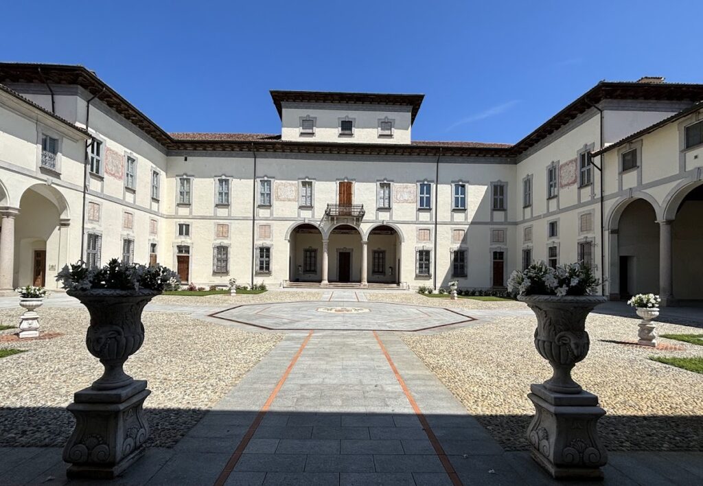 Calderari Palace: A Baroque Noble Residence in Turano Lodigiano 1 Calderari Palace