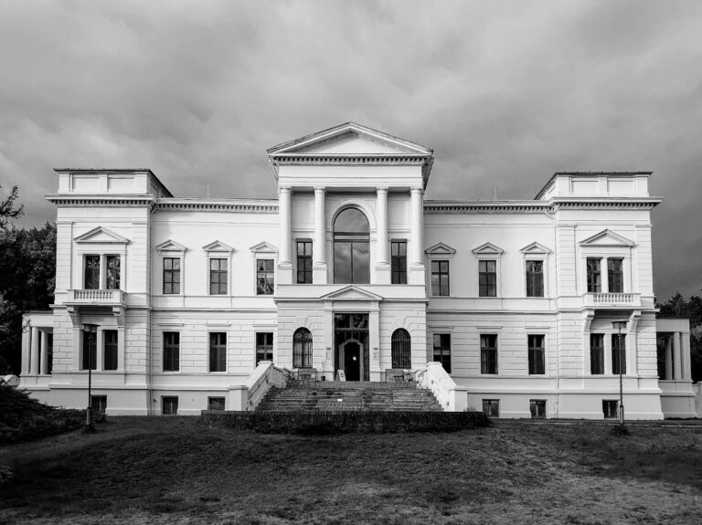 Schloss Sommerswalde: A Historic Estate and Buddhist Meditation Centre in Germany