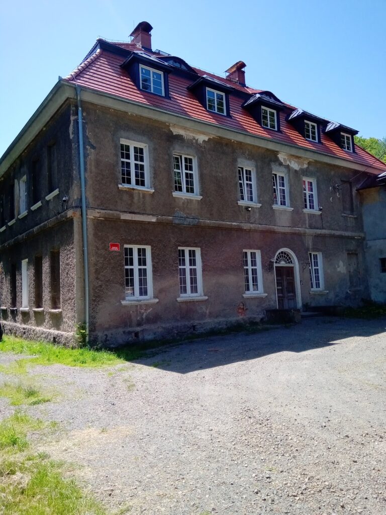 Palace in Ciszyca: A Historic Residence in Poland