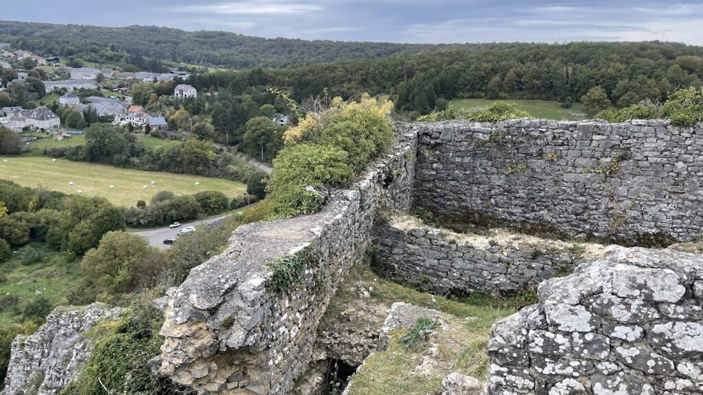Hauteroche Castle: A Ruined Medieval Fortress in Belgium 2 Hauteroche Castle