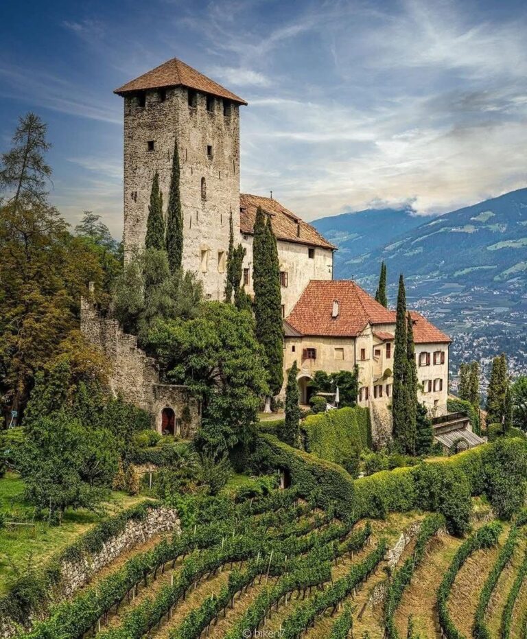 Lebenberg Castle: A Medieval Fortress Complex in Italy
