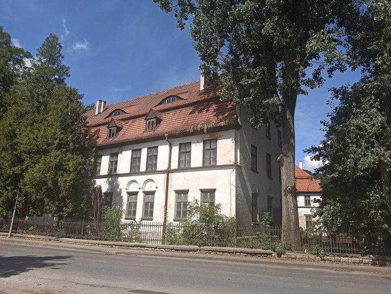 Palace in Kujawy: An Eclectic Estate Residence in Poland