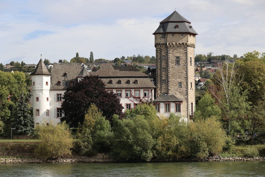 Martinsburg: A Customs Castle on the Rhine 1 Martinsburg
