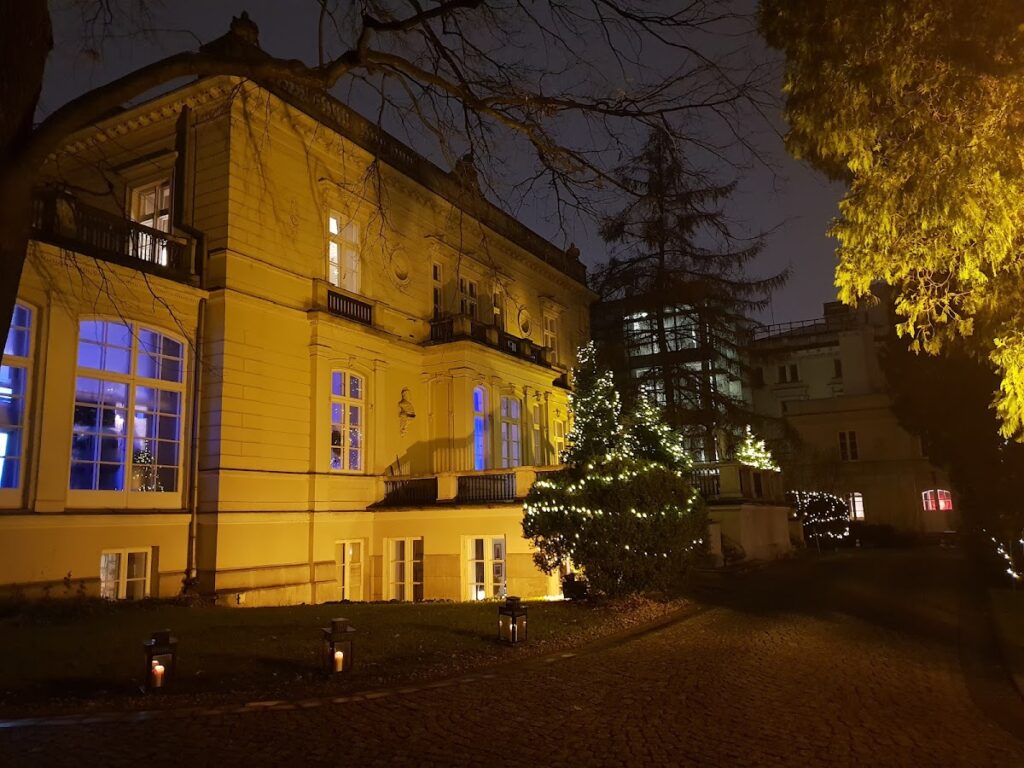 Sobański Palace in Warsaw: Aristocratic Residence and Public Seat 2 Sobański Palace in Warsaw