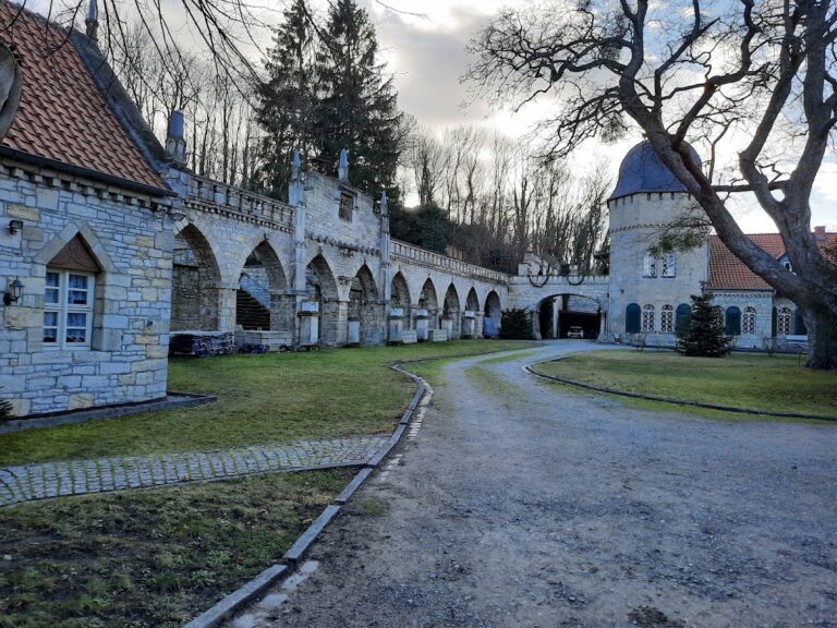 Schloss Röderhof: A Historic Manor Complex in Germany