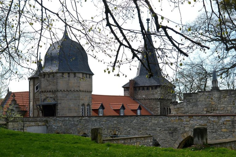 Schloss Röderhof: A Historic Manor Complex in Germany