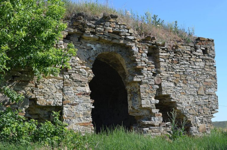 Ozaryntsi Castle: A Fortified Architectural Monument in Ukraine