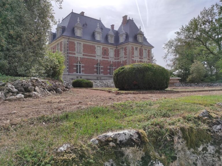 Château de Joyeux: A Private Residence and Formal Garden Estate in France