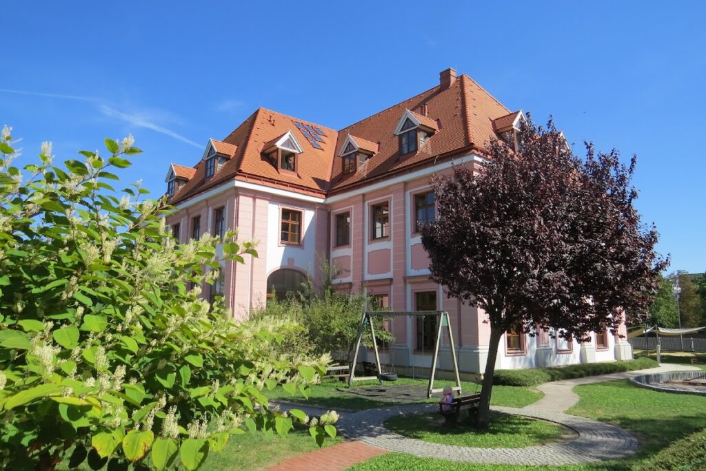 Schlössl Möllersdorf: A Baroque Château and Former Military Institution in Austria 2 Schlössl Möllersdorf