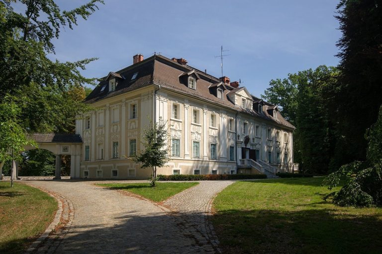 Salvatorian Seminary Bagno: A Baroque Palace Complex in Poland