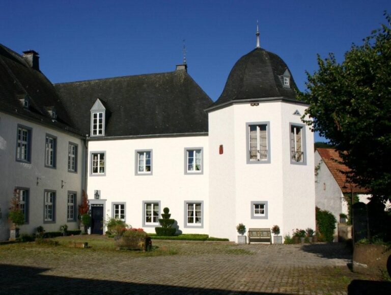 Schloss Wolsfeld: An Early Modern Manor House in Germany