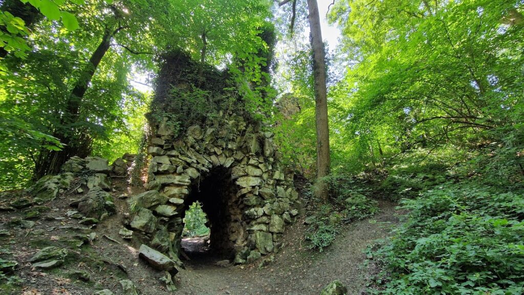 Fayenbois Castle (Château de Fayenbois): A Mosan-Style Estate in Liège 2 Château de Fayenbois