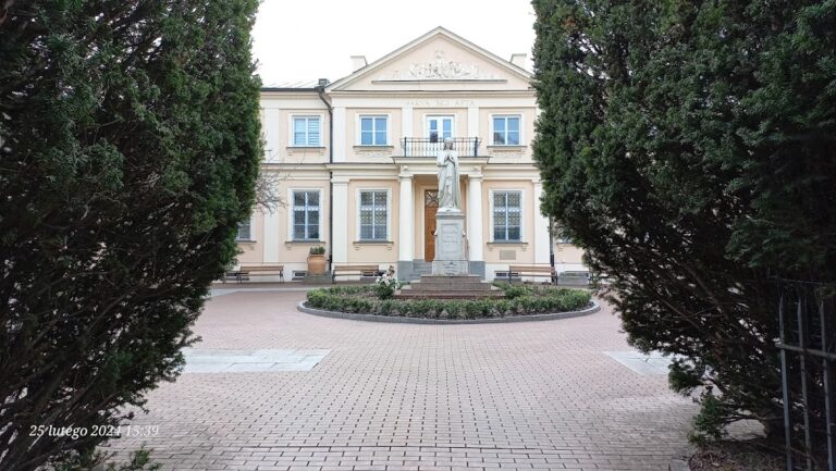 Bogusławski Palace: Historic Palace and Religious House in Warsaw