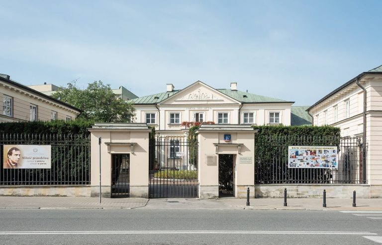 Bogusławski Palace: Historic Palace and Religious House in Warsaw
