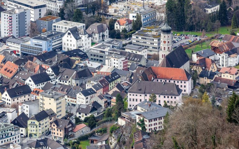 Gayenhofen Castle: A Neoclassical Palace and District Authority in Austria