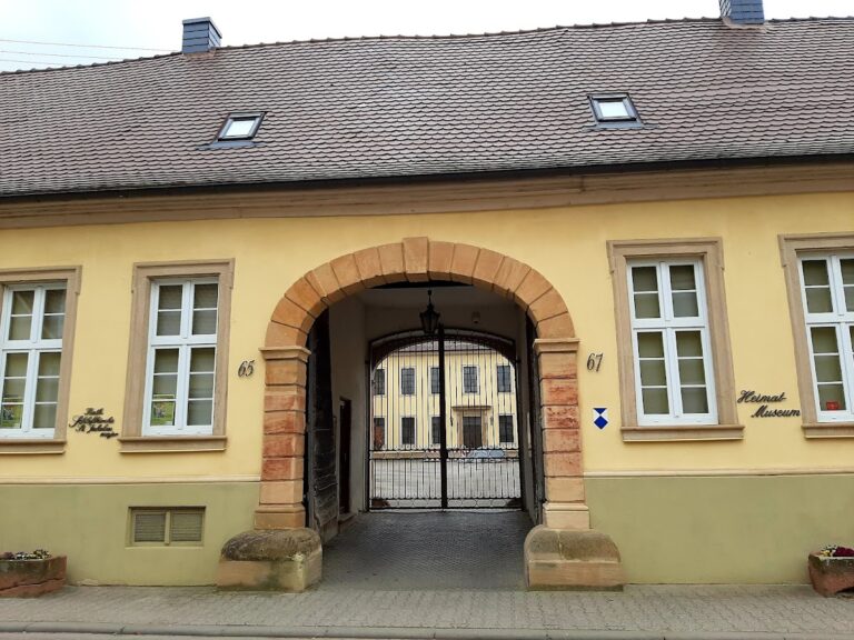Hallbergsches Schloss (Fußgönheim): A Baroque Castle and Church Complex in Germany