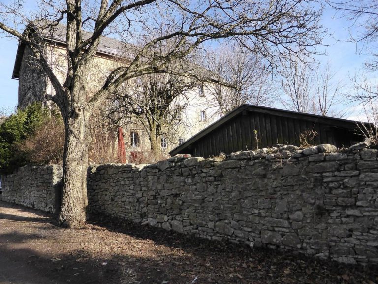 Schloss Altdorf: A Late Gothic Castle and Former Episcopal Retreat in Austria
