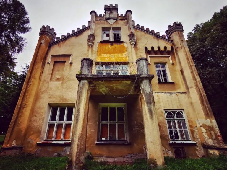 Dąmbski Palace: A Neo-Gothic Manor House in Wojnicz, Poland
