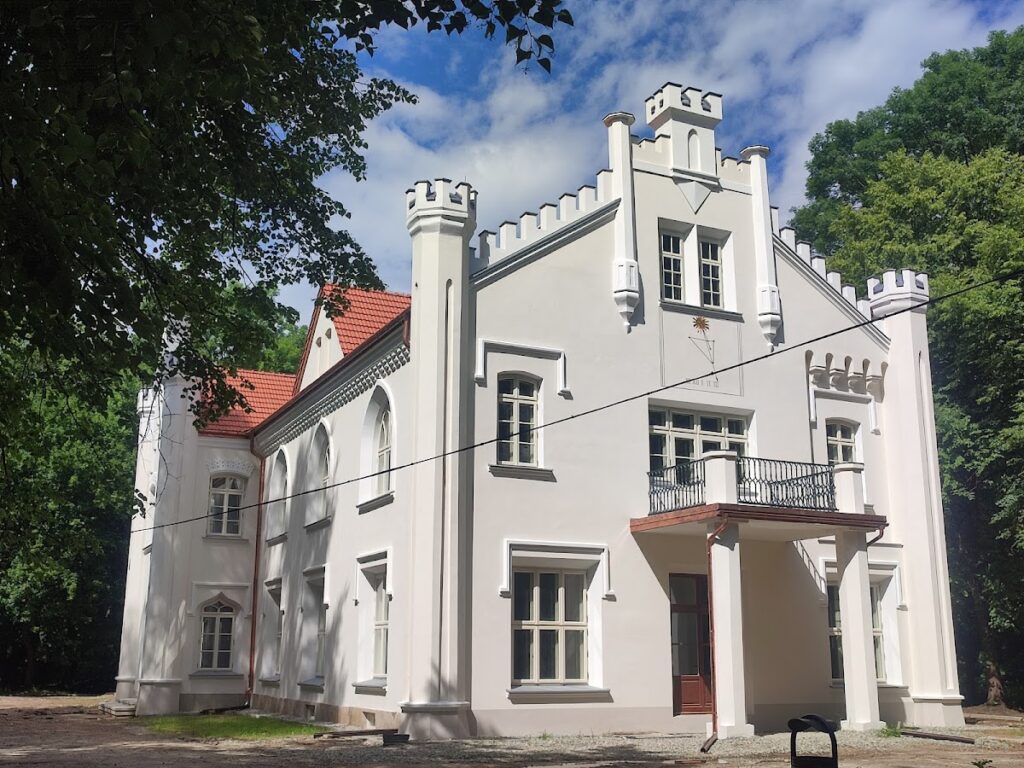 Dąmbski Palace: A Neo-Gothic Manor House in Wojnicz, Poland 2 Dąmbski Palace