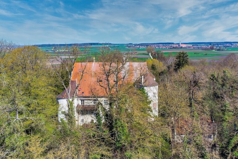 Schloss Bächingen an der Brenz: A Renaissance Water Castle in Germany