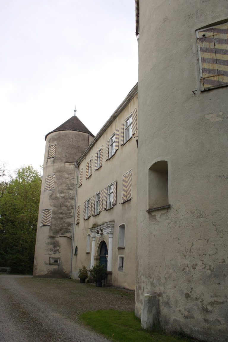 Schloss Bächingen an der Brenz: A Renaissance Water Castle in Germany