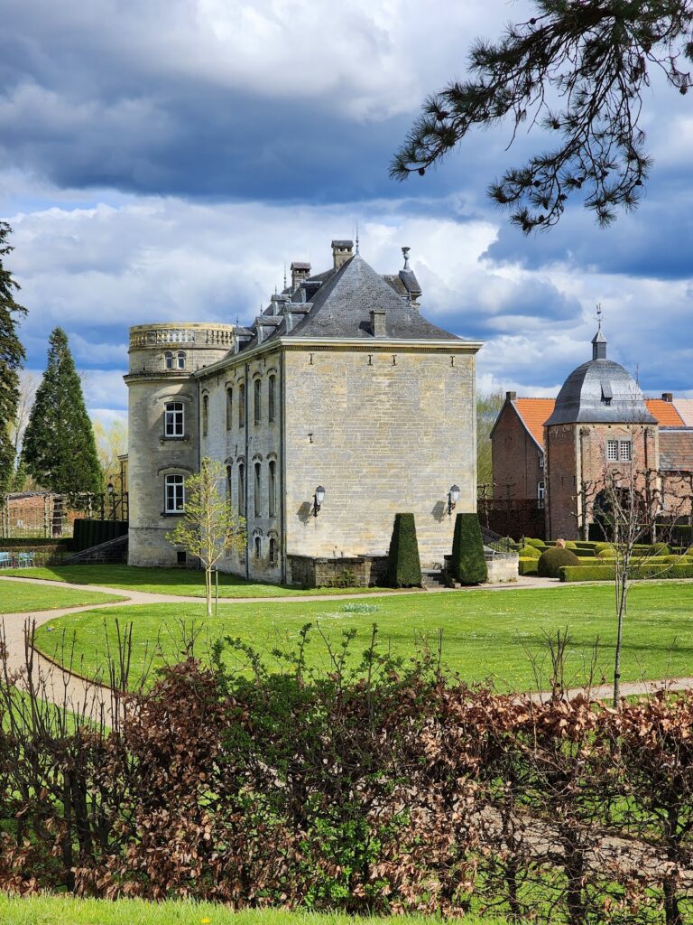 Castle Cartils: A Historic Castle in the Netherlands 2 Castle Cartils