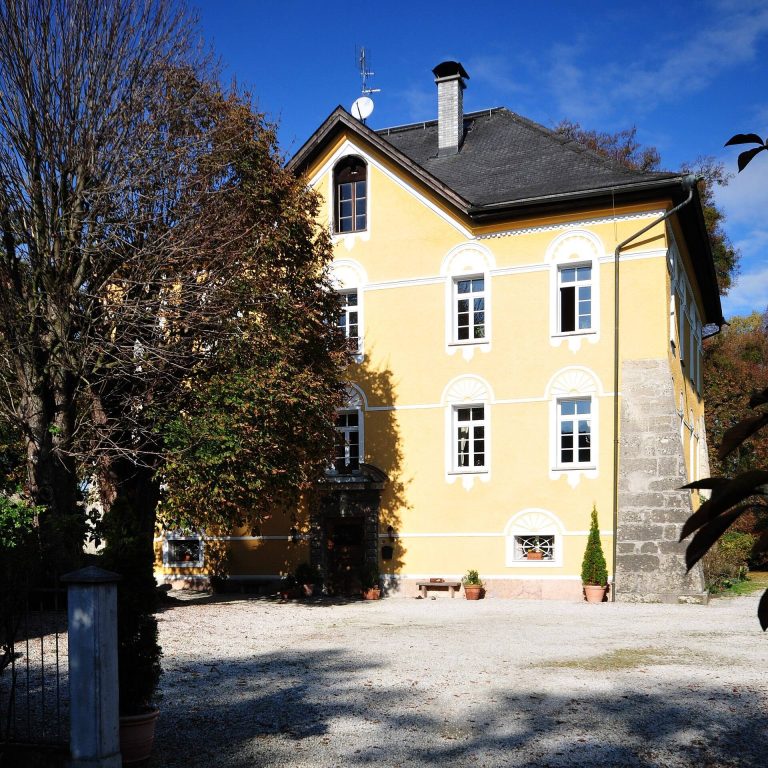 Schloss Lasseregg: A Historic Castle and Former Archiepiscopal Fief in Austria