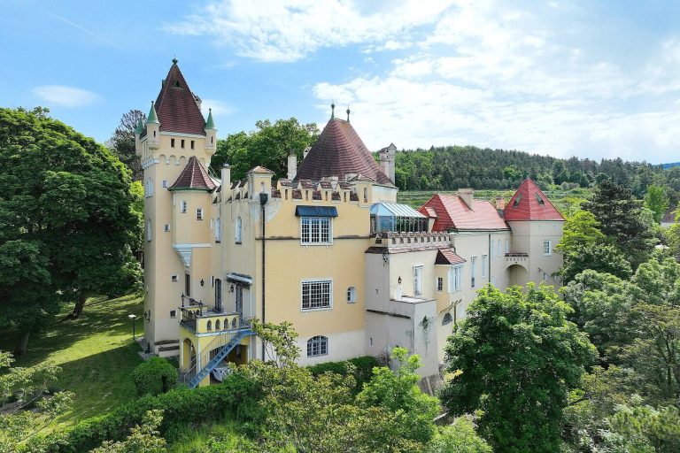 Schloss Eichbüchl: Castle and Site of Austria’s Second Republic