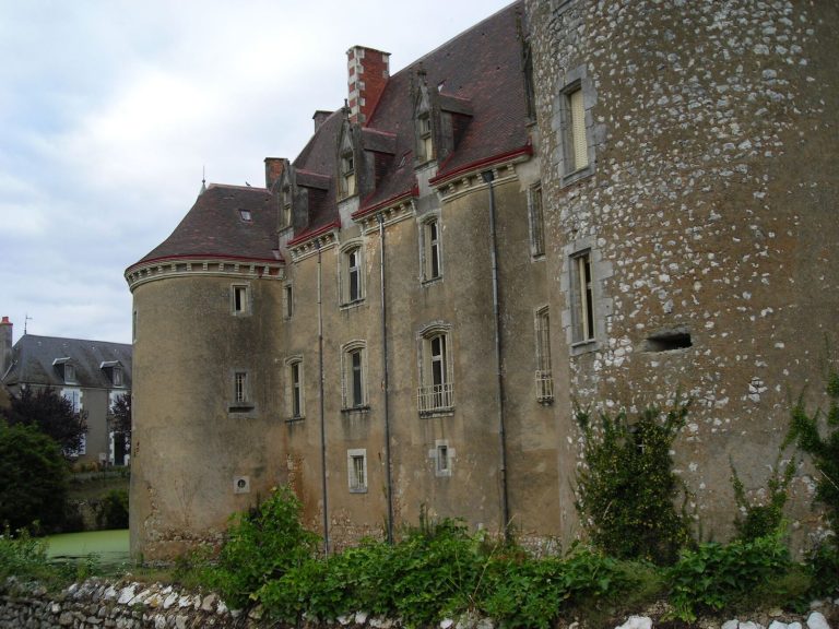 Château de Lys-Saint-Georges: a Medieval Fortified Castle in France