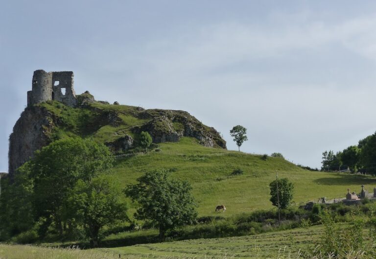 Apchon Castle: A Medieval Fortress and Seigneurial Residence in France