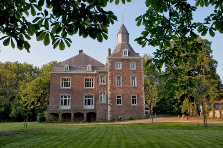 Kasteel Nijswiller: A Historic Castle Complex in the Netherlands