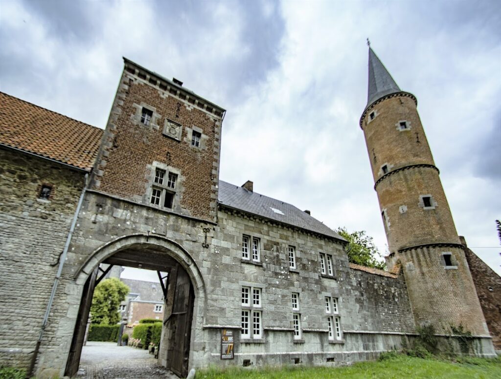 Waleffe Castle: An Eighteenth-Century Louis XIV-Style Residence in Belgium 2 Waleffe Castle