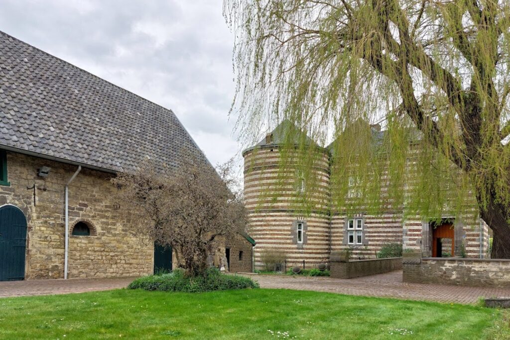 Castle De Bongard: A Maasland Renaissance Castle in the Netherlands 2 Castle De Bongard