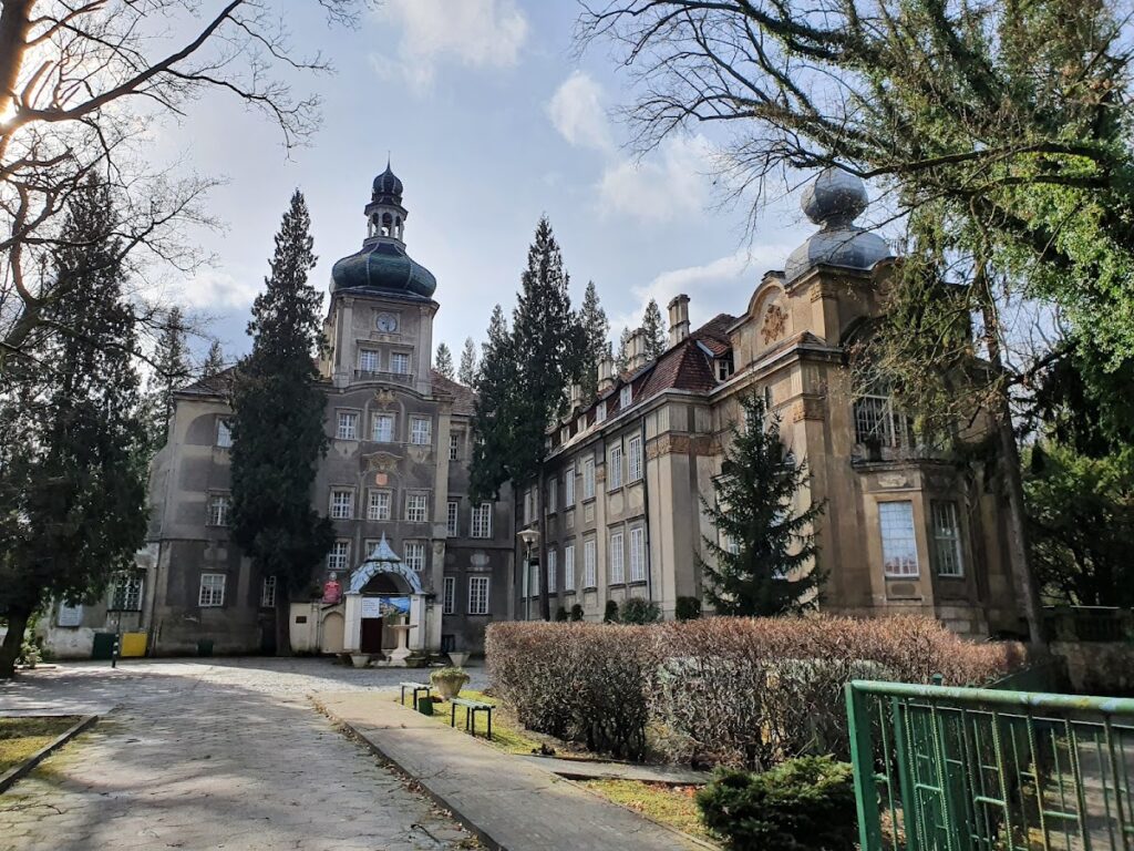 Palace in Iłowa: A Historic Residence in Poland 1 Palace in Iłowa