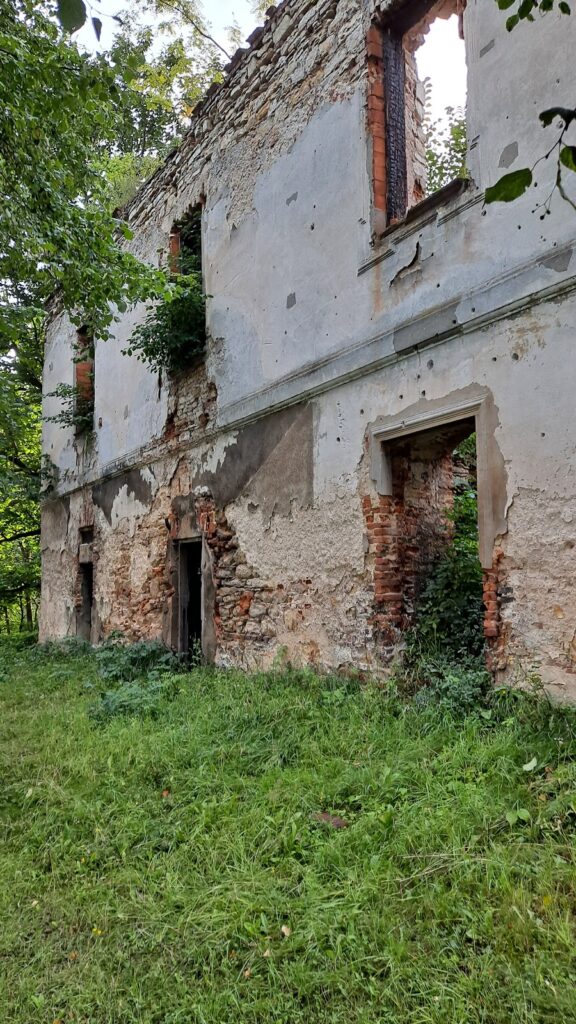 Włodowice Palace: A Ruined Baroque Residence in Poland 5 Włodowice Palace