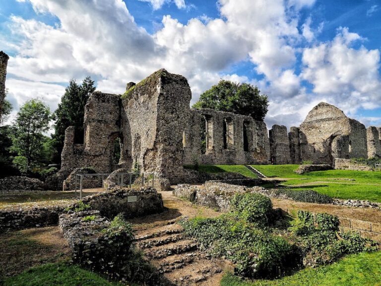 Bishop’s Waltham Palace: A Medieval Episcopal Residence in England