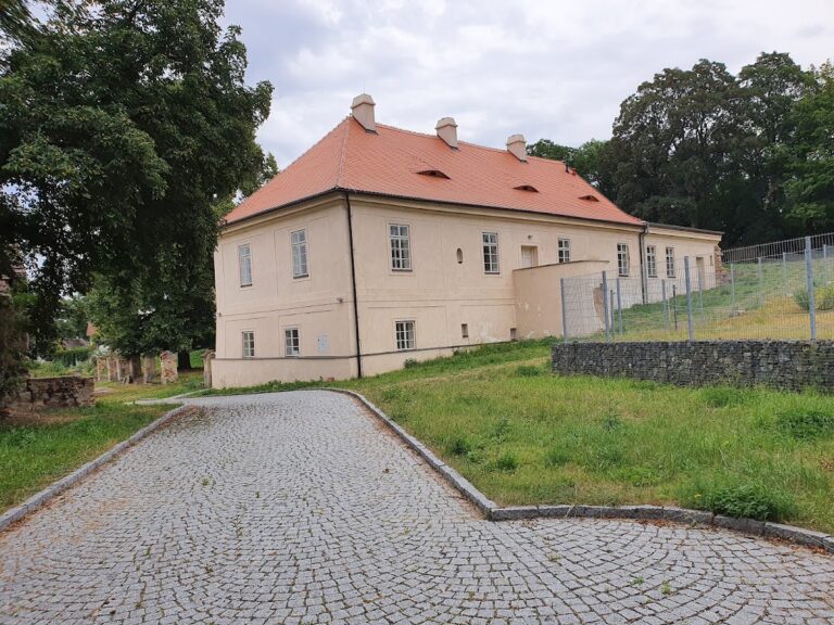 Koleč Castle: A Baroque Castle in Czechia