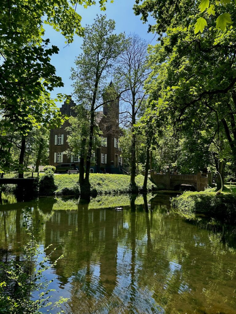 Schloss Reuschenberg: Estate and Agricultural School in Neuss 2 Schloss Reuschenberg