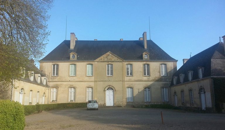 Château de Douzon: A Former Seigneurial Residence in France