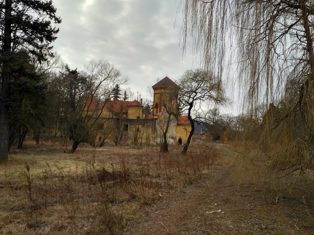 Mlýnce Castle: A Romantic Neo-Gothic Noble Residence in Czechia 1 Mlýnce Castle