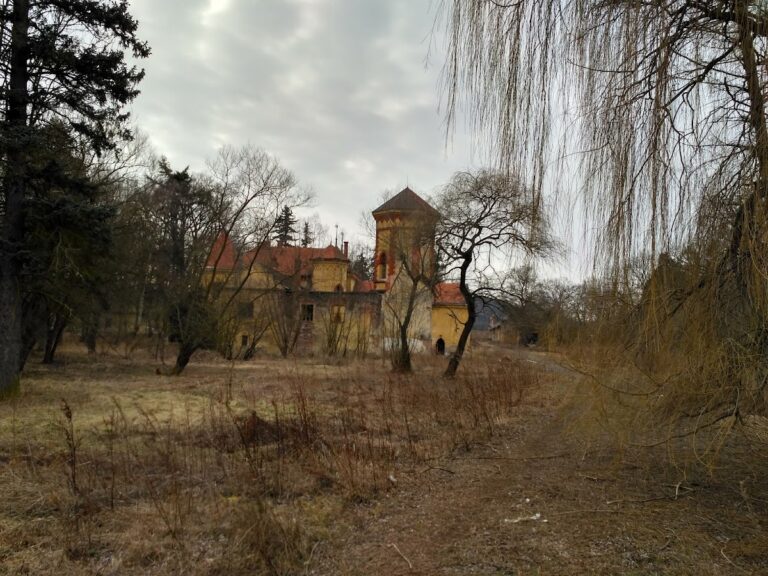 Mlýnce Castle: A Romantic Neo-Gothic Noble Residence in Czechia