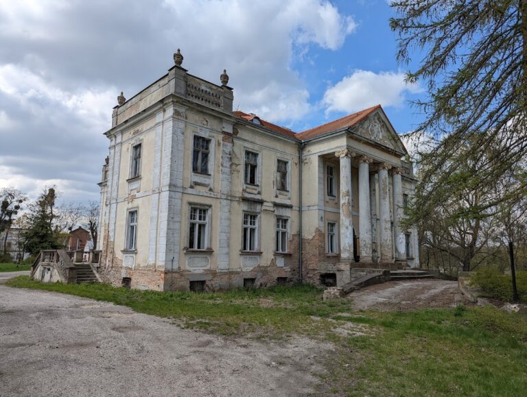 Pałac w Paruszewie: A country-house manor in Paruszewo, Poland