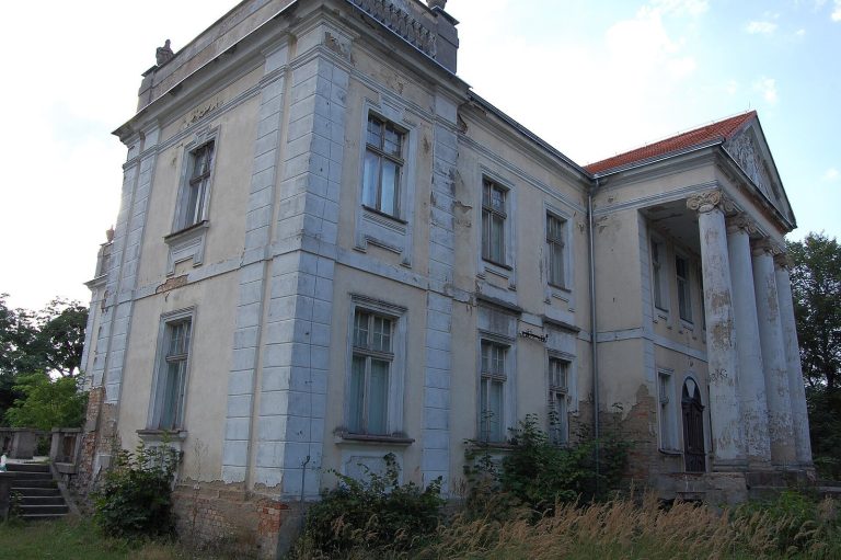 Paruszewo Palace: A Historic Residence in Poland