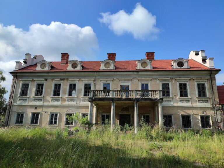 Palace in Kryspinów: A Neo-Renaissance Residence in Poland