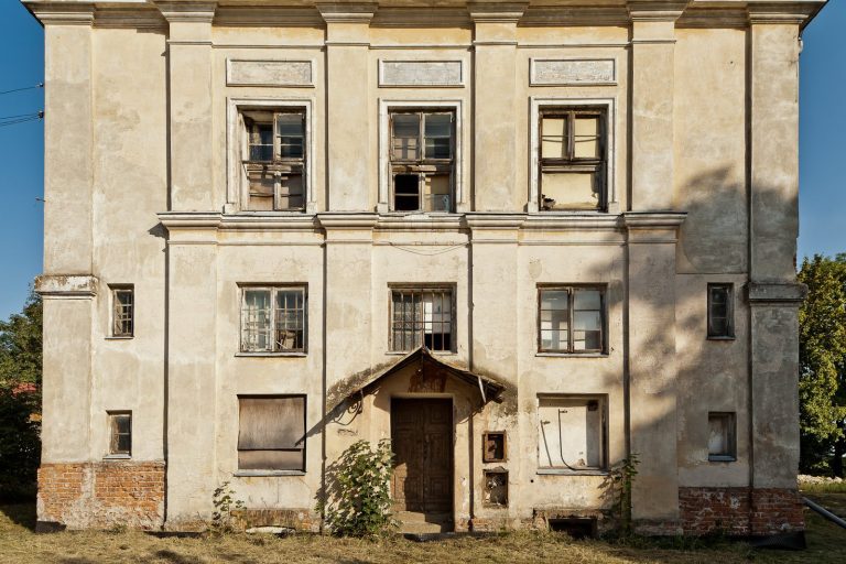 Palace in Kryspinów: A Neo-Renaissance Residence in Poland