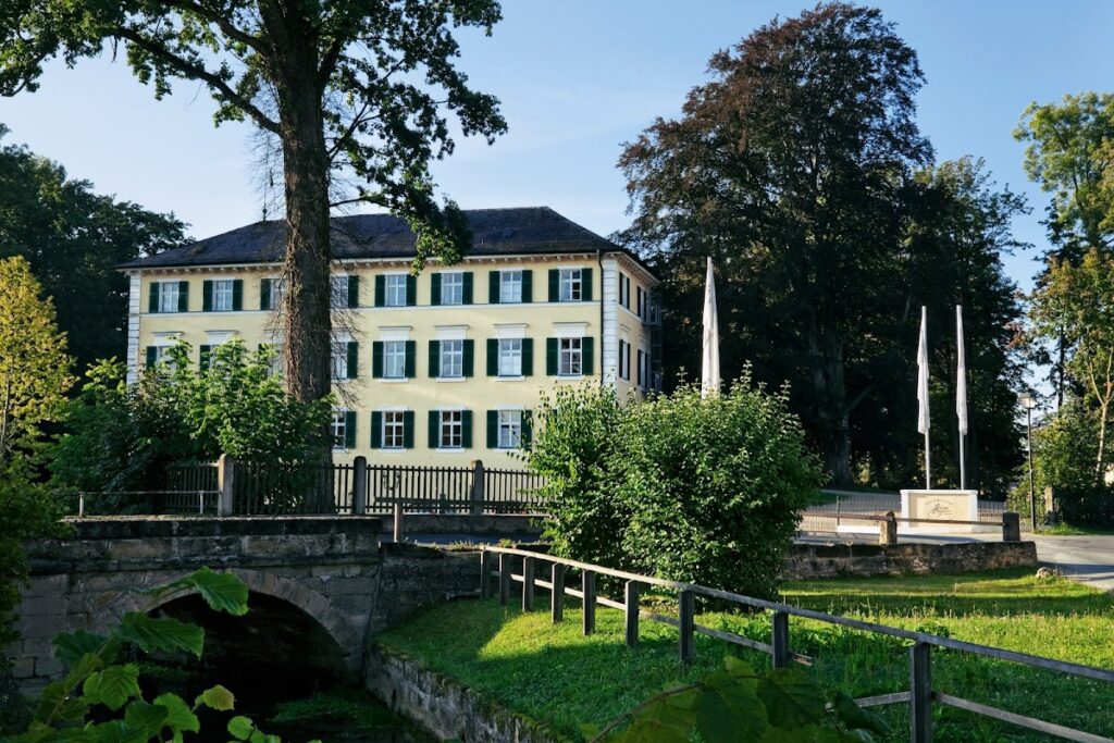 Burgellern Castle: A Medieval Residence and Later Estate in Germany 1 Burgellern Castle