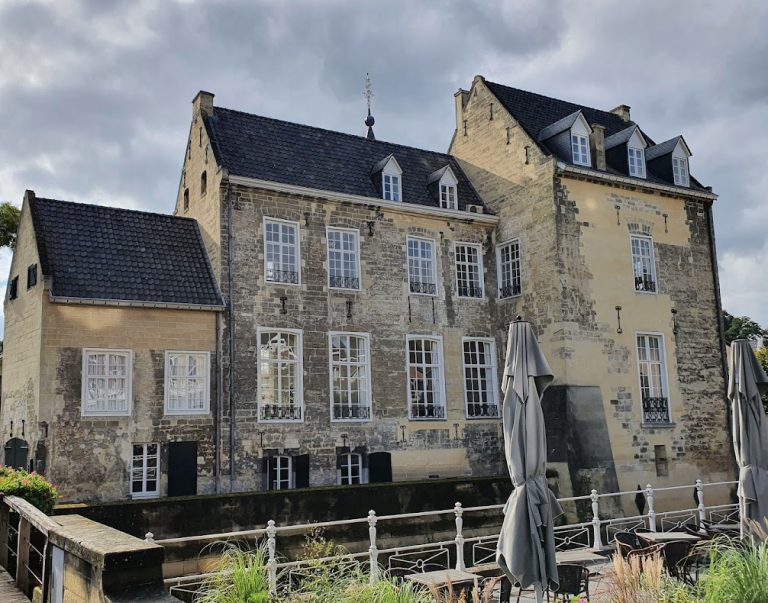 Den Halder Castle: A Medieval Fortified Residence in Valkenburg