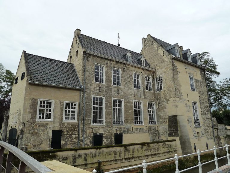 Den Halder Castle: A Medieval Fortified Residence in Valkenburg