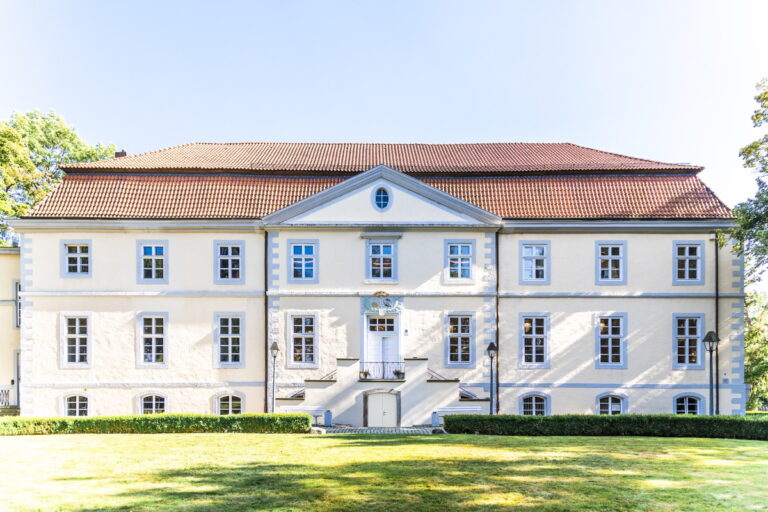 Schloss Ovelgönne: A Water Castle and Events Venue in Germany